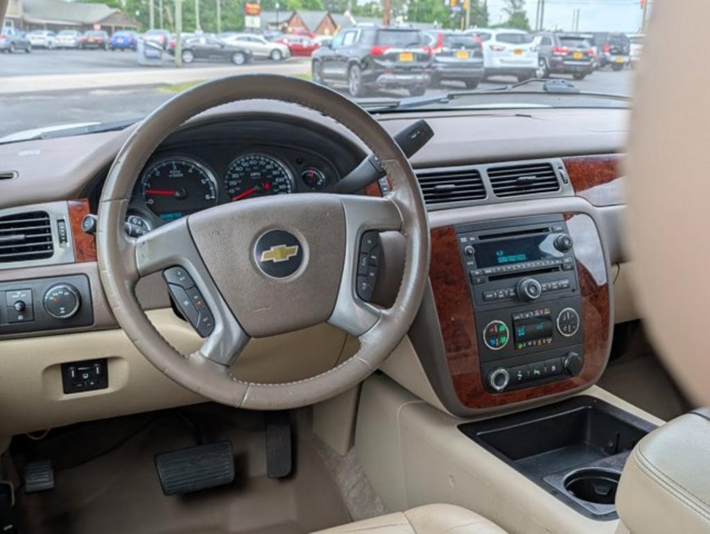 2011 Chevrolet Suburban LT 1500 photo