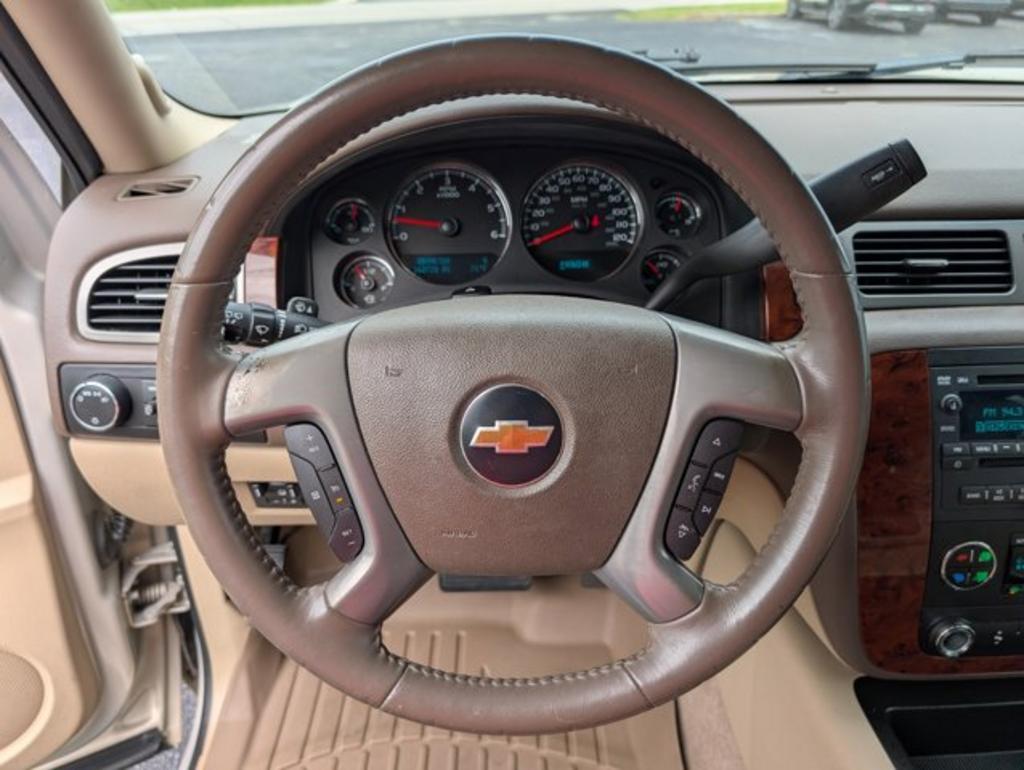 2011 Chevrolet Suburban LT 1500 photo