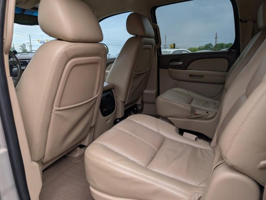2011 Chevrolet Suburban LT 1500 photo