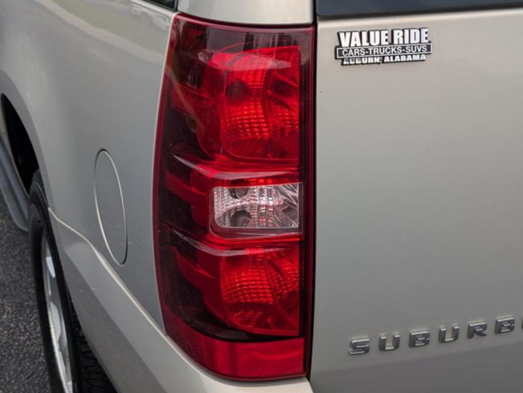 2011 Chevrolet Suburban LT 1500 photo