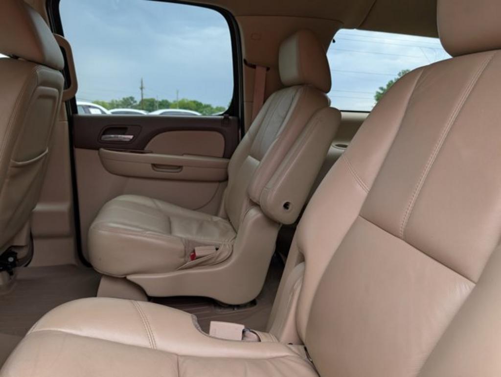 2011 Chevrolet Suburban LT 1500 photo