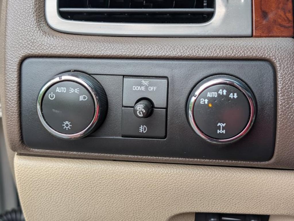 2011 Chevrolet Suburban LT 1500 photo