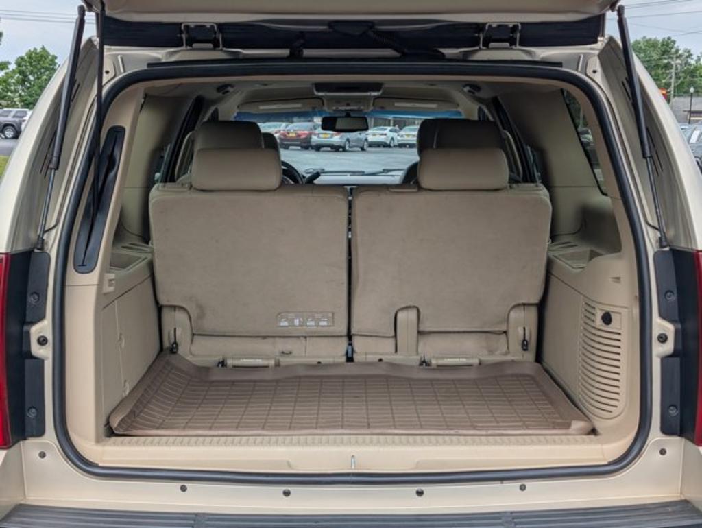 2011 Chevrolet Suburban LT 1500 photo
