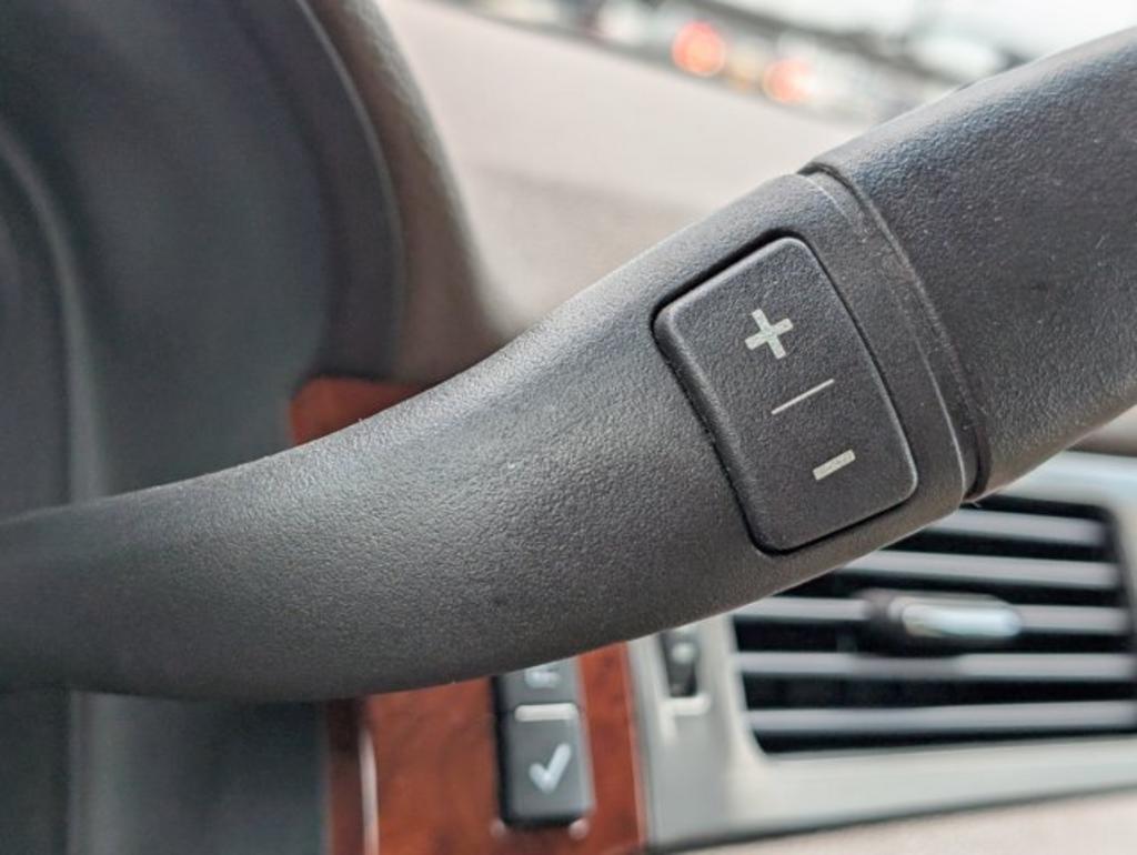 2011 Chevrolet Suburban LT 1500 photo