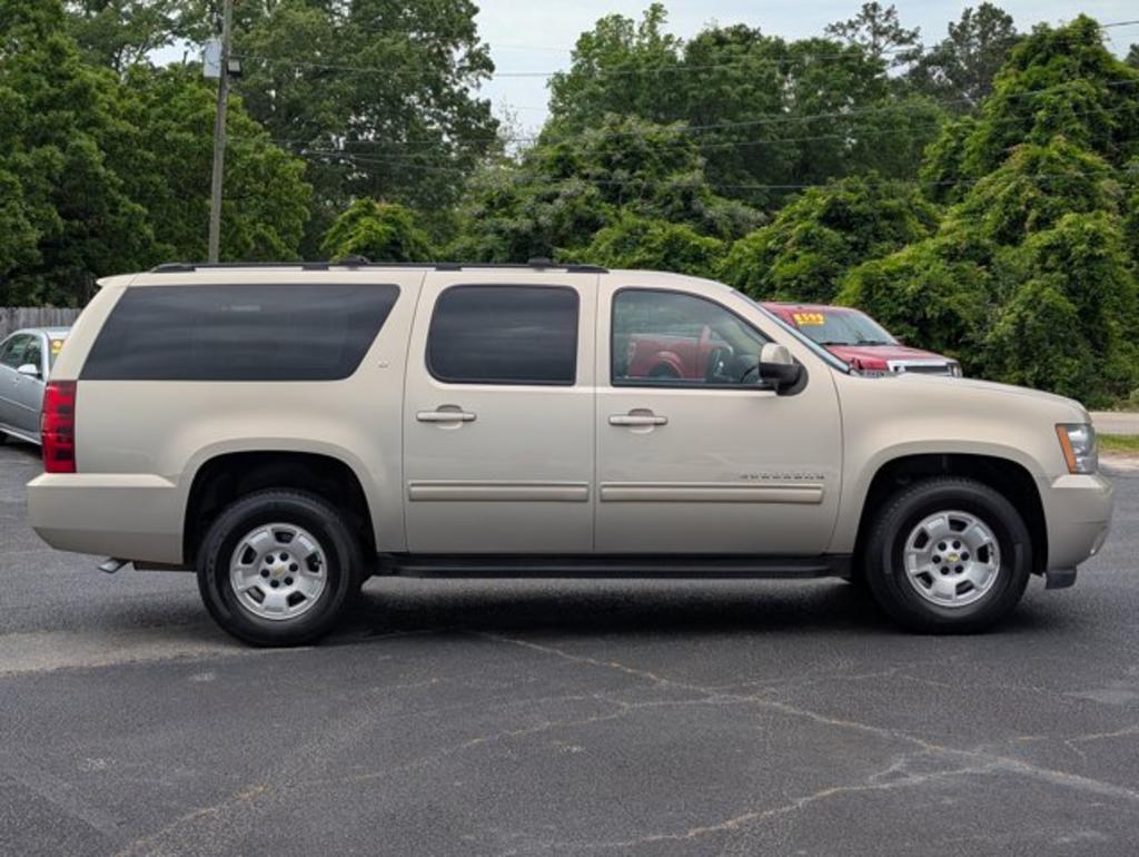 2011 Chevrolet Suburban LT 1500 photo