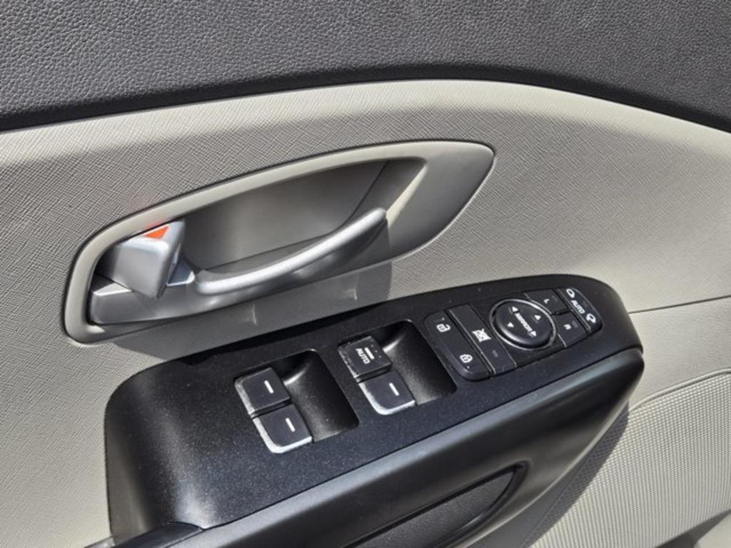 2016 Kia Sedona - $10,995