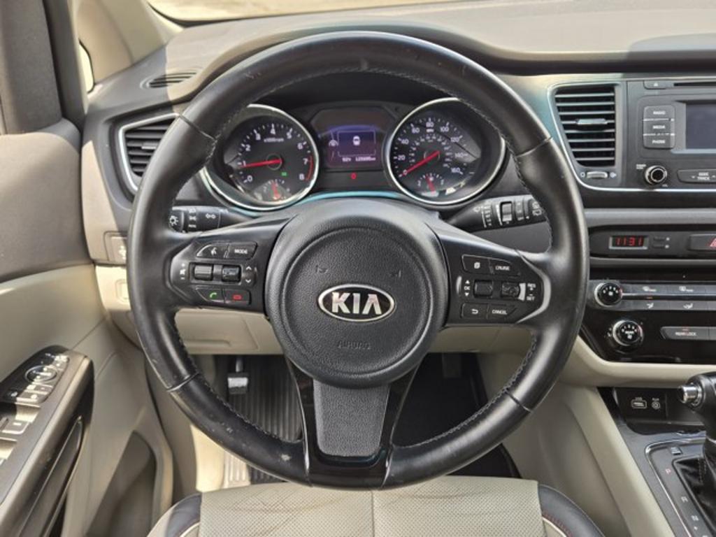 2016 Kia Sedona - $10,995