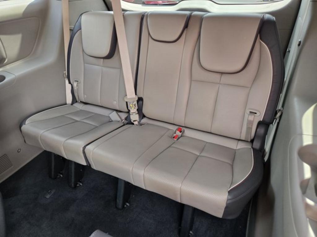 2016 Kia Sedona - $10,995