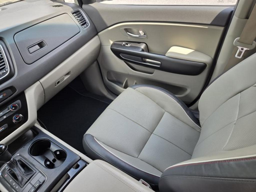 2016 Kia Sedona - $10,995