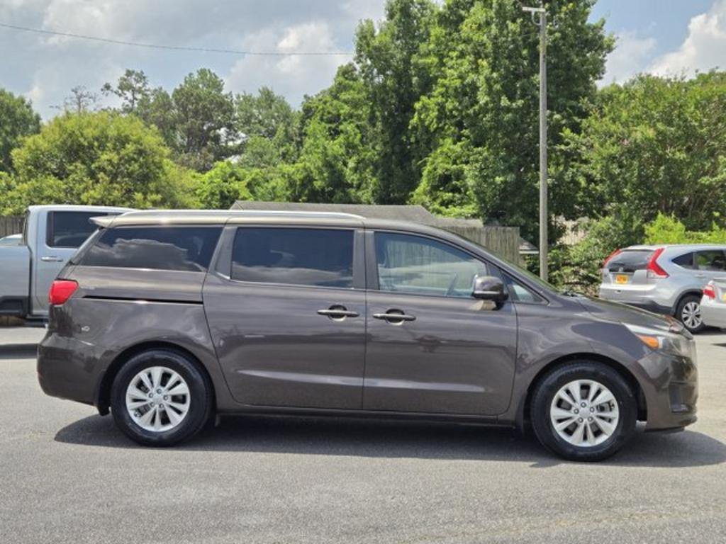 2016 Kia Sedona - $10,995