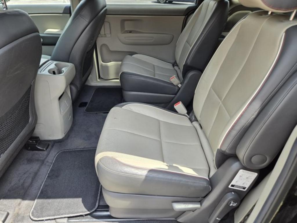 2016 Kia Sedona - $10,995