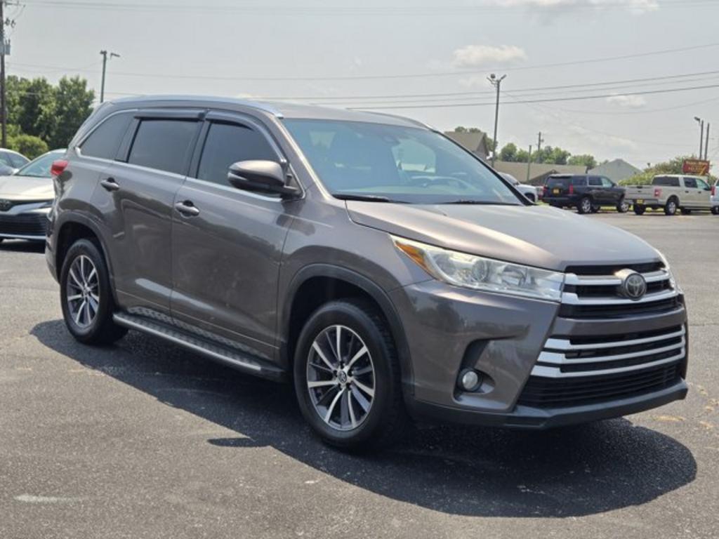 2017 Toyota Highlander - $16,995