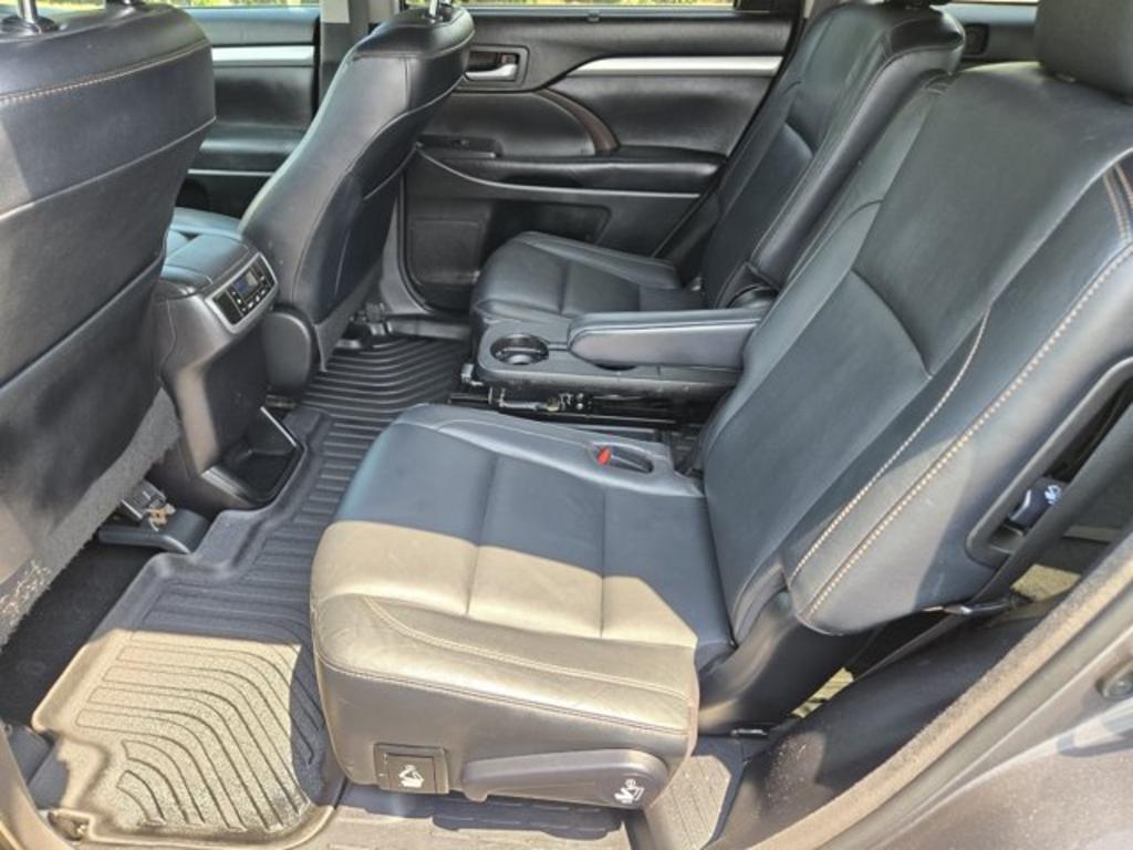 2017 Toyota Highlander - $16,995