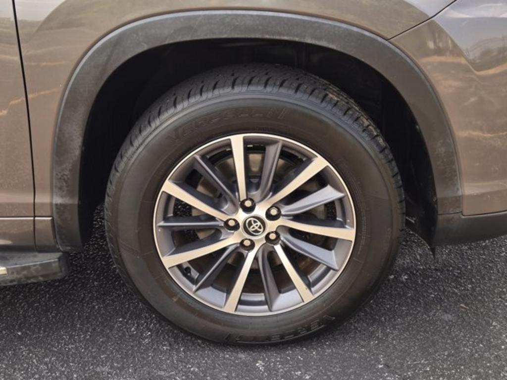 2017 Toyota Highlander - $16,995