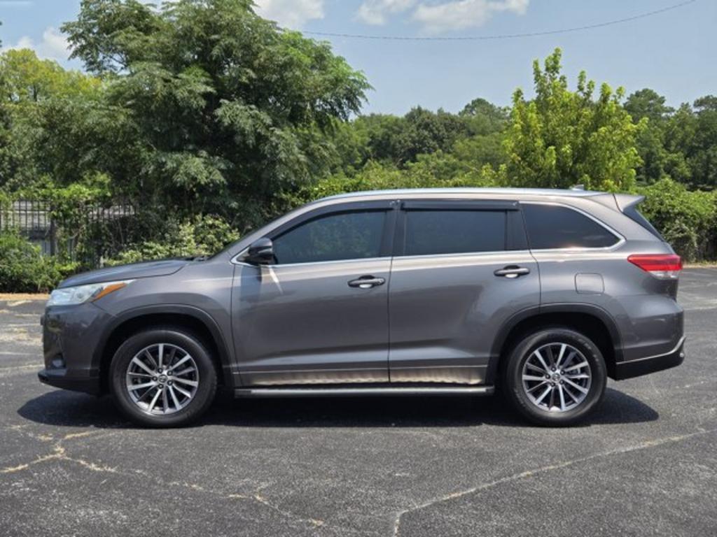 2017 Toyota Highlander - $16,995
