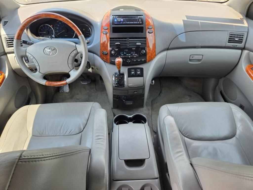2008 Toyota Sienna - $7,495