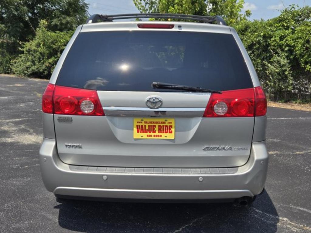 2008 Toyota Sienna - $7,495