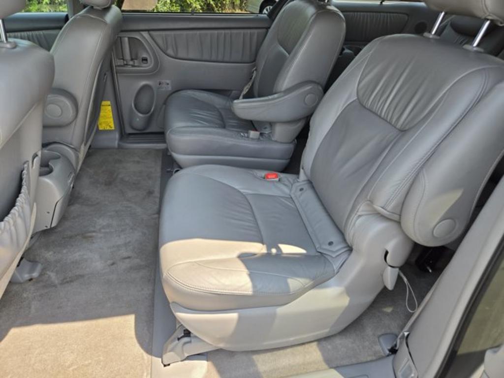 2008 Toyota Sienna - $7,495