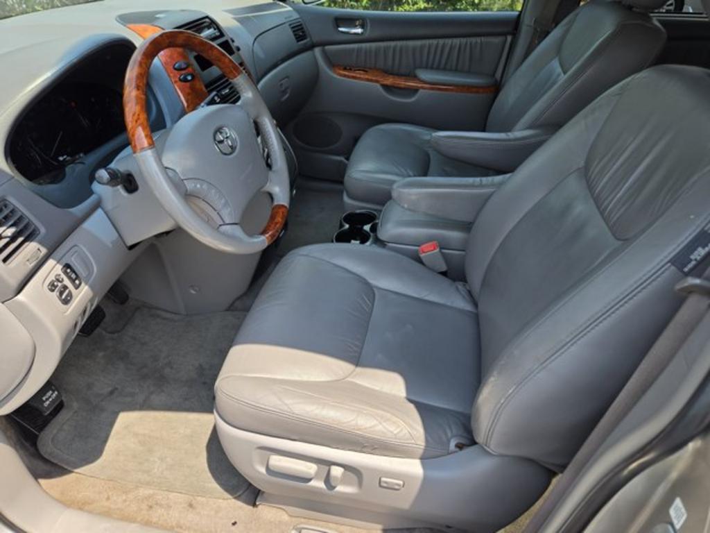 2008 Toyota Sienna - $7,495