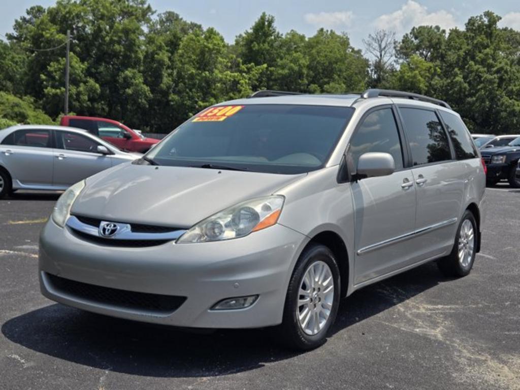 2008 Toyota Sienna - $7,495