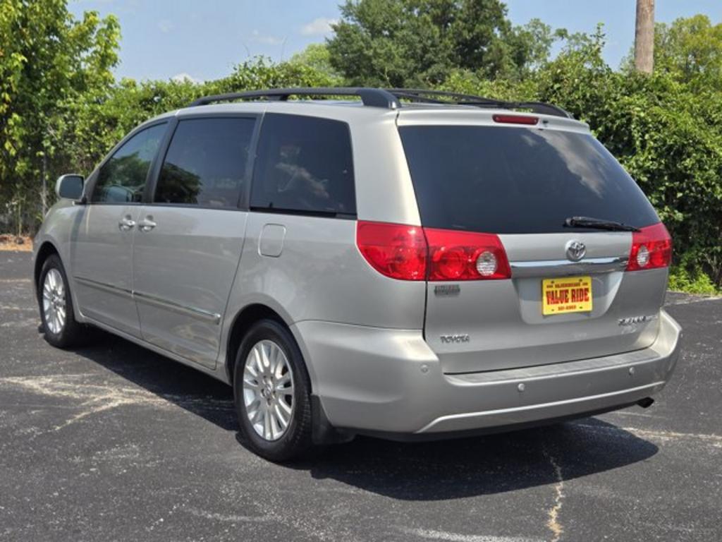 2008 Toyota Sienna - $7,495