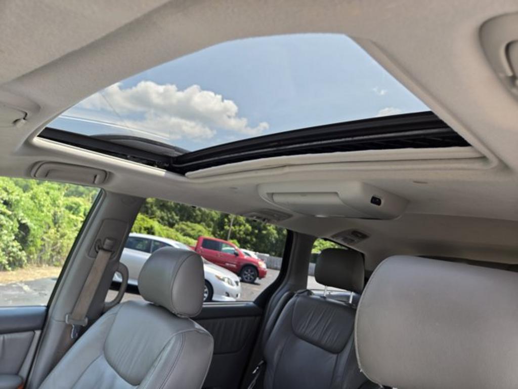 2008 Toyota Sienna - $7,495