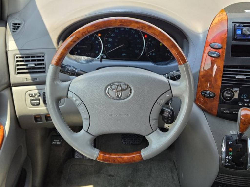 2008 Toyota Sienna - $7,495