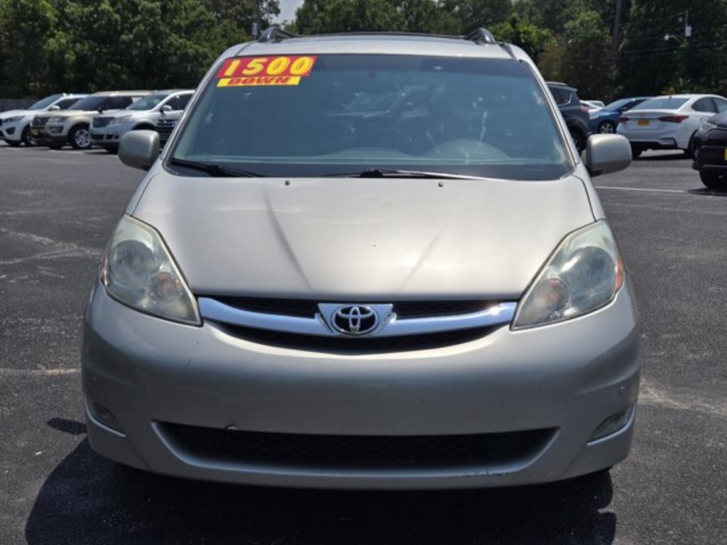 2008 Toyota Sienna - $7,495