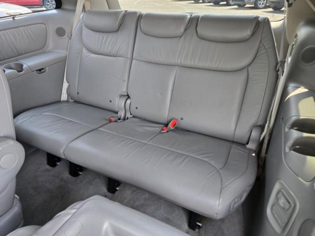 2008 Toyota Sienna - $7,495