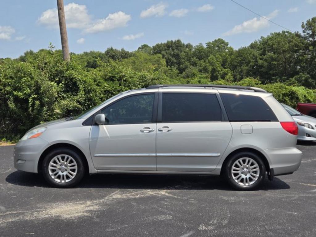 2008 Toyota Sienna - $7,495