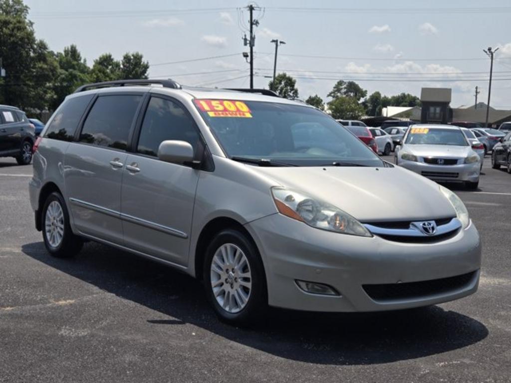 2008 Toyota Sienna - $7,495
