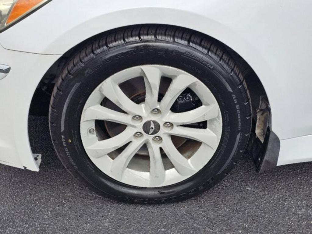 2013 Hyundai Genesis 3.8L photo