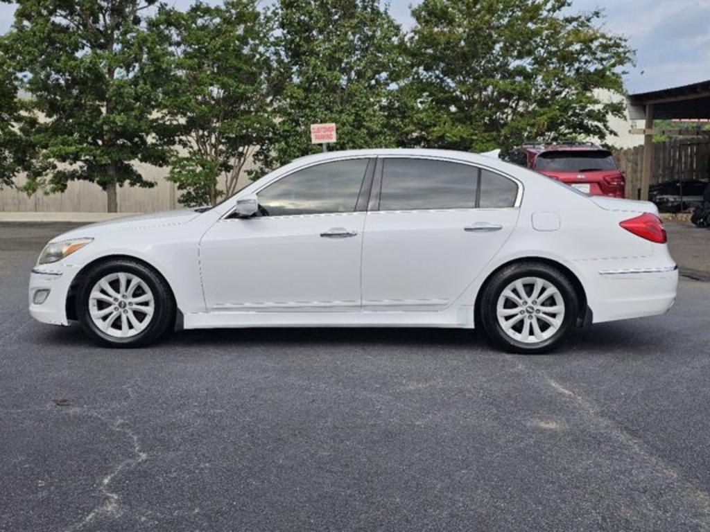 2013 Hyundai Genesis 3.8L photo