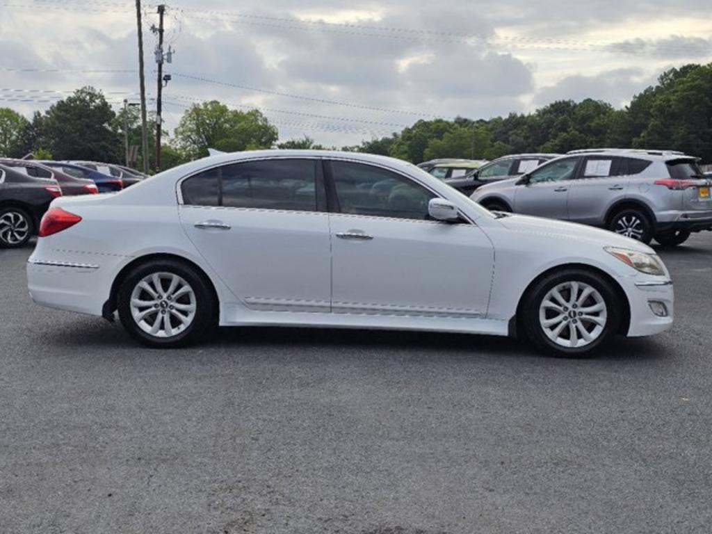 2013 Hyundai Genesis 3.8L photo