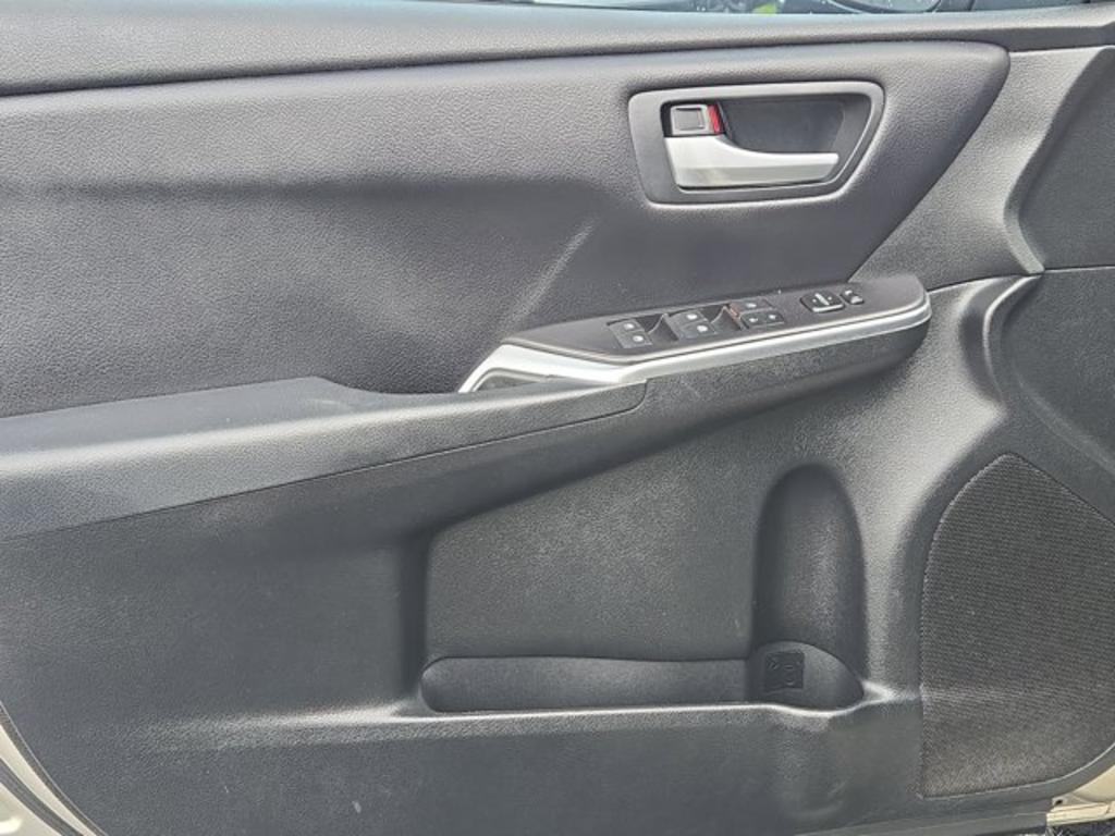 2016 Toyota Camry - $13,995