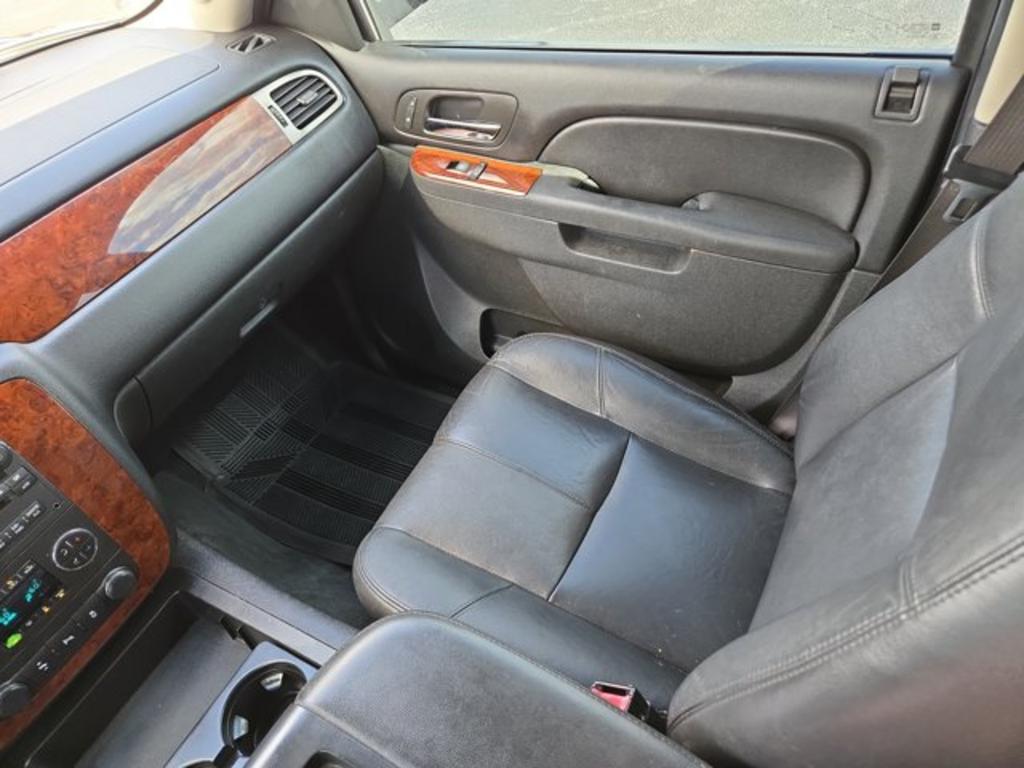 2013 Chevrolet Suburban - $11,995