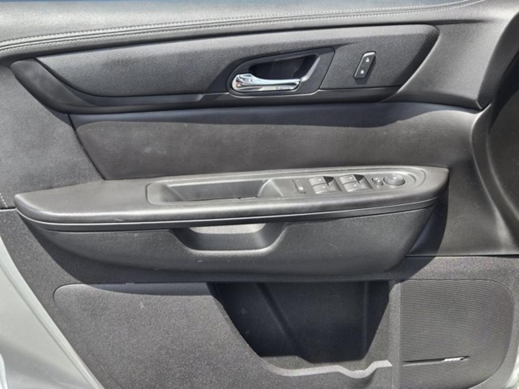 2017 Chevrolet Traverse - $10,995