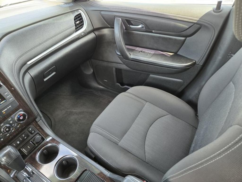 2017 Chevrolet Traverse - $10,995