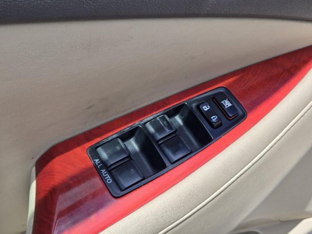 2009 Lexus ES - $10,995
