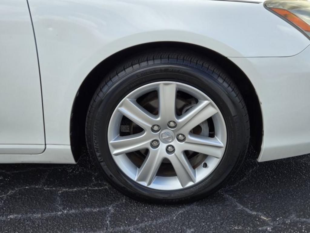 2009 Lexus ES - $10,995