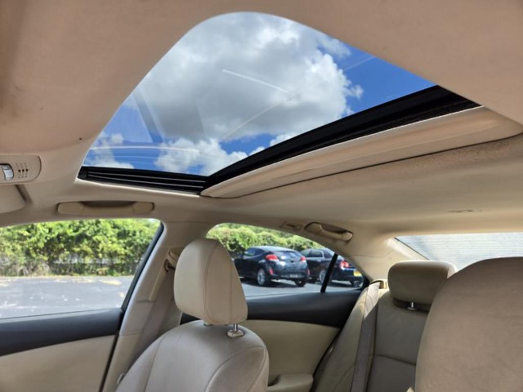2009 Lexus ES - $10,995