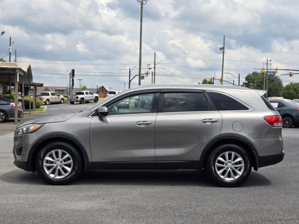2018 Kia Sorento - $12,995