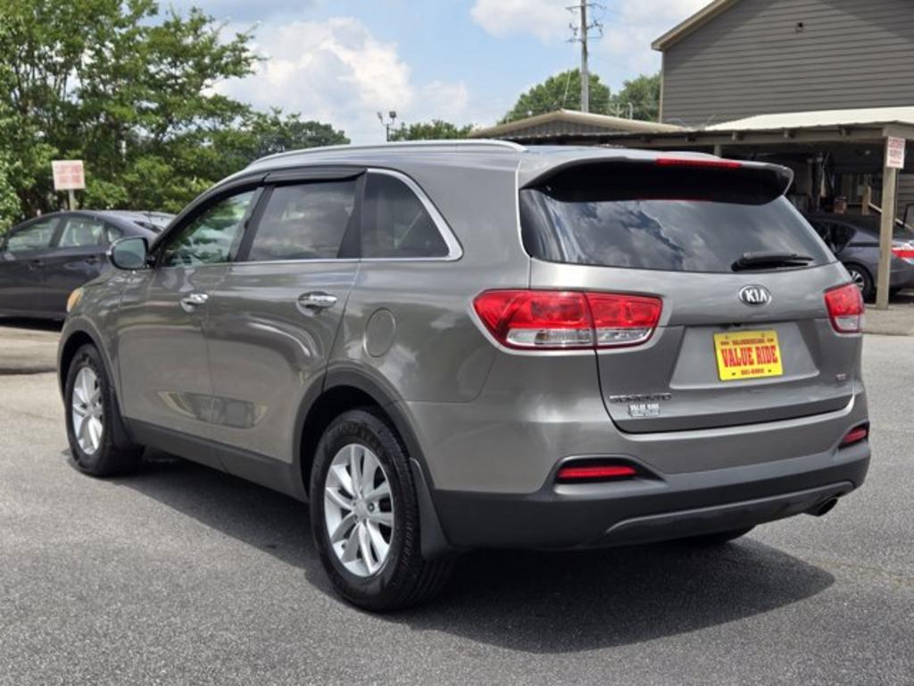 2018 Kia Sorento - $12,995