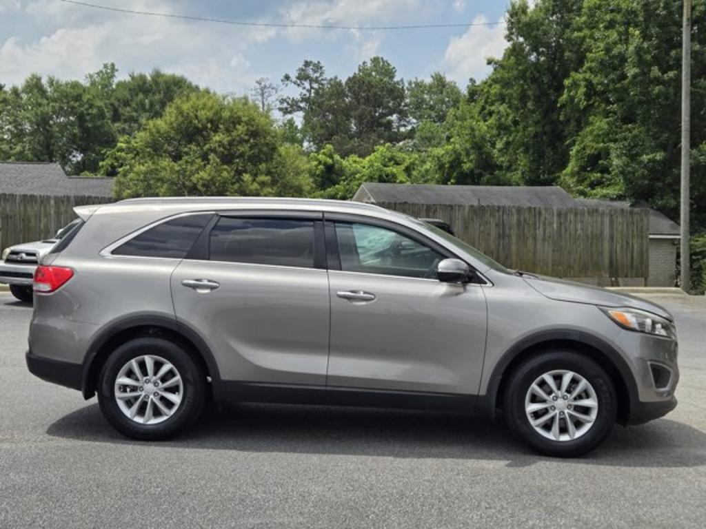 2018 Kia Sorento - $12,995