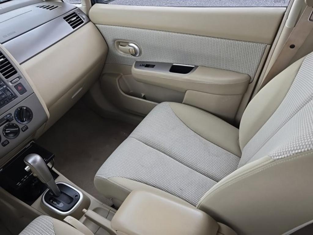 2009 Nissan Versa 1.8 S photo