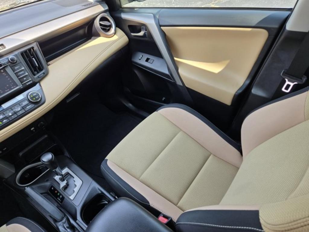 2017 Toyota RAV4 - $14,995