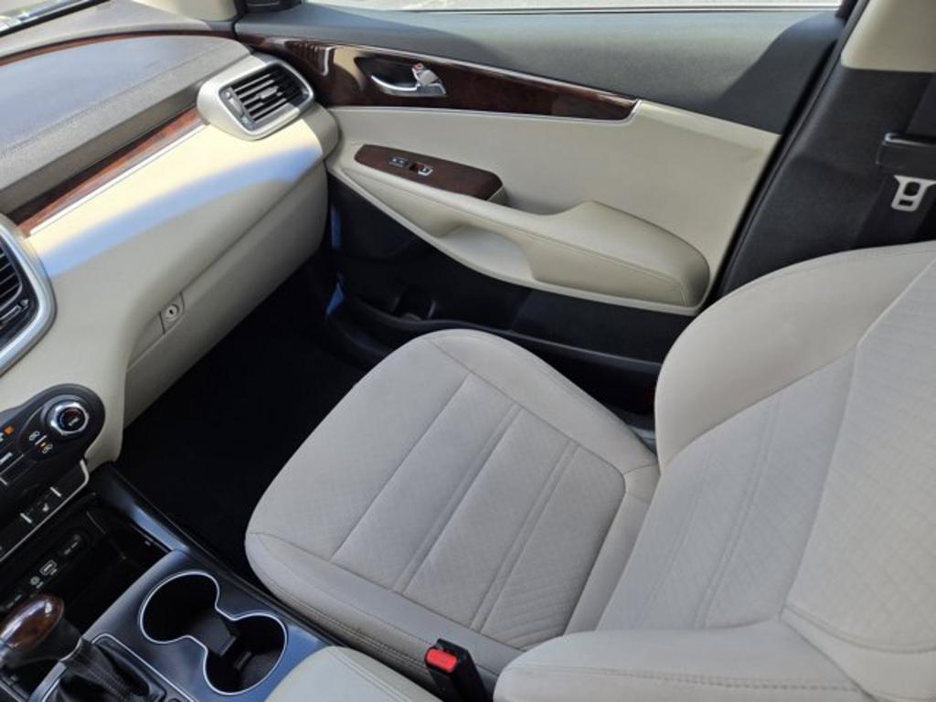 2018 Kia Sorento - $13,995