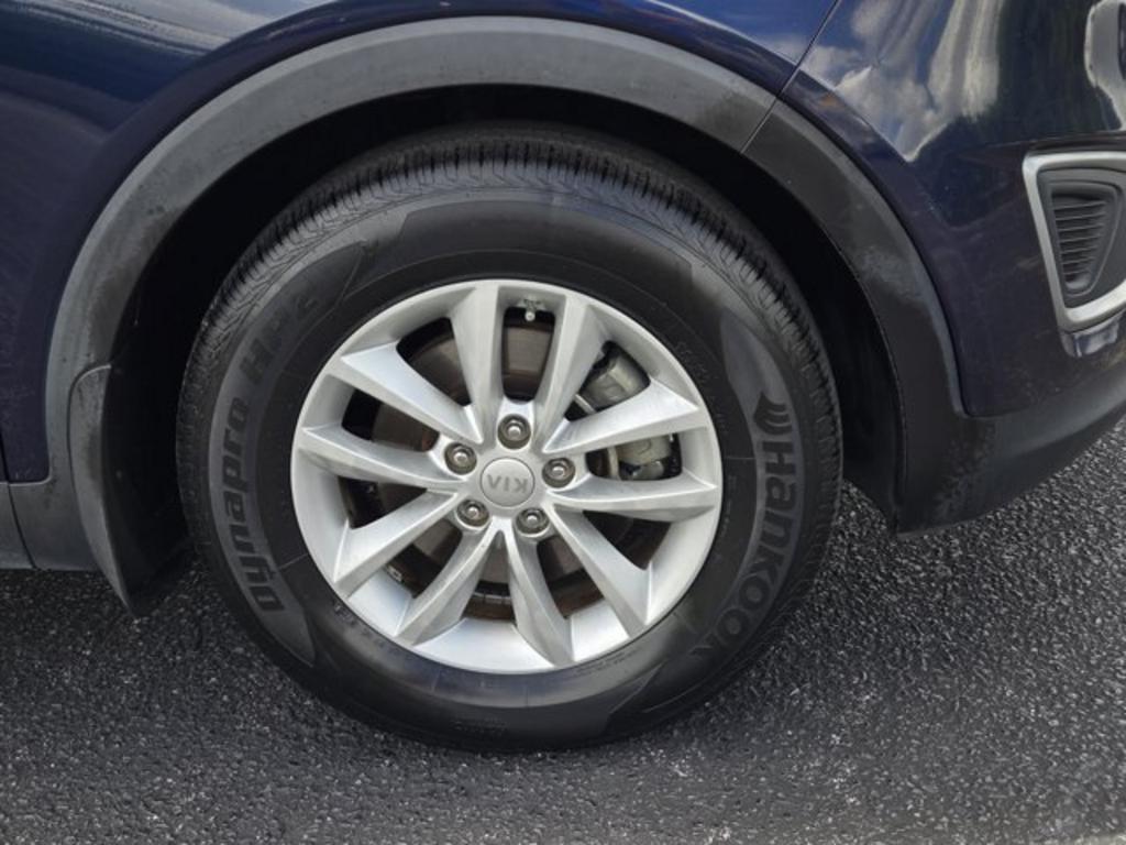 2018 Kia Sorento - $13,995