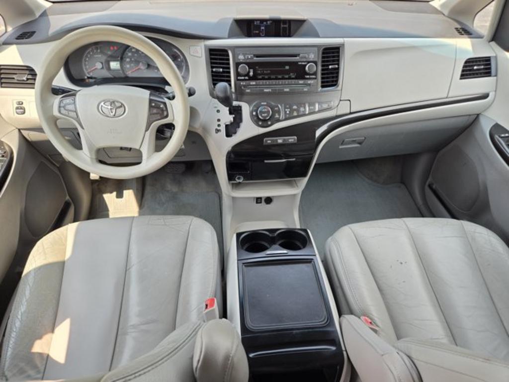 2014 Toyota Sienna - $11,995