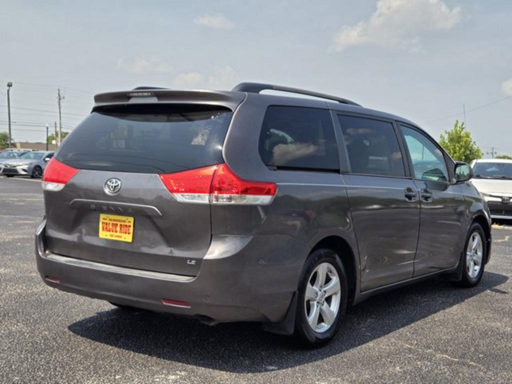 2014 Toyota Sienna - $11,995